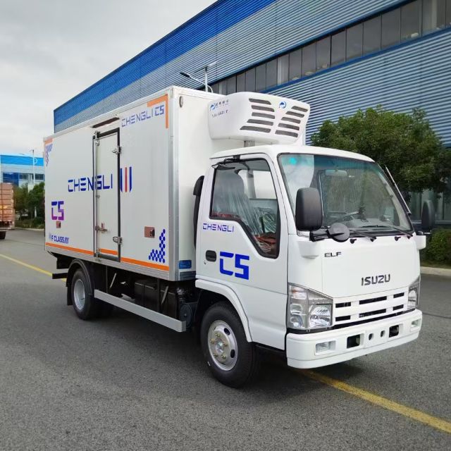 Xe tải đông lạnh ISUZU 4x2 4x4
