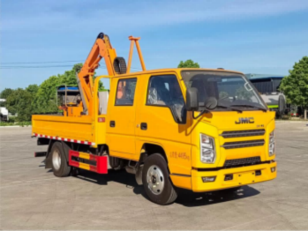 Xe cắt tỉa cây và vườn